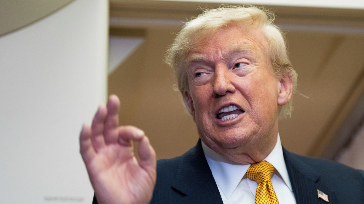 USA obnoví blokádu íránských přístavů, uvedl Trump. Chce kontrolovat Hormuz